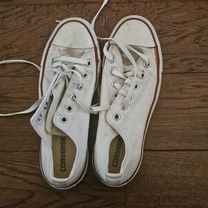 Size 8 white converse